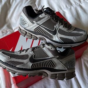 Nike zoom vomero 5